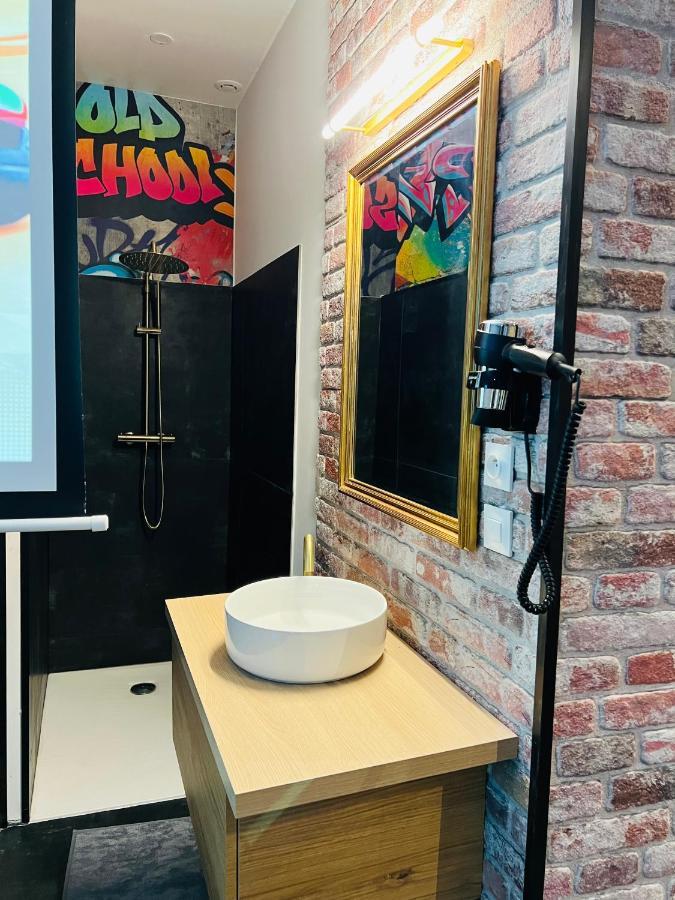 Capsule Street Art - Sauna- Jacuzzi - Playstation 5 - Billard - Netflix - Home Cinema - Terrasse Douai Zewnętrze zdjęcie